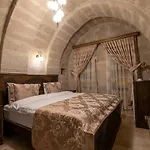 Underground Cave Отель *