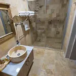 Underground Cave מלון גורמה