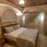 Underground Cave גורמה