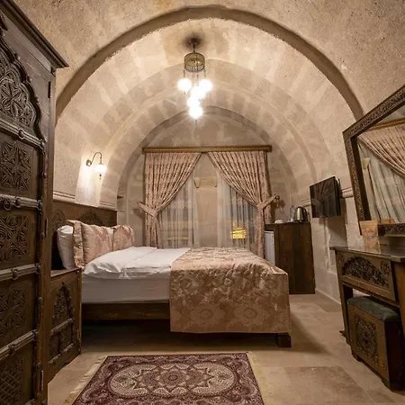 Underground Cave Hotell *