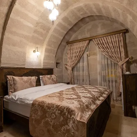 Underground Cave Hotell *
