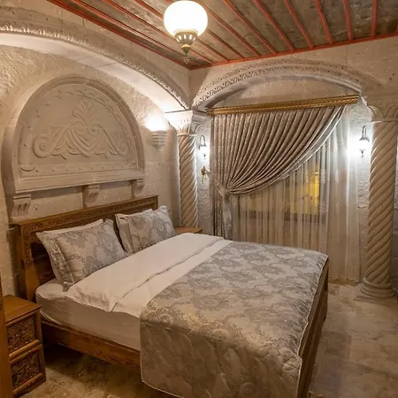 Underground Cave غوريمِيه