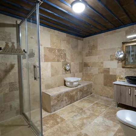 Underground Cave Hotell *