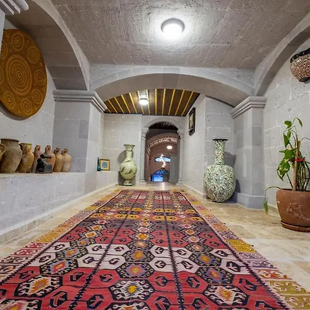 Underground Cave Hotell *