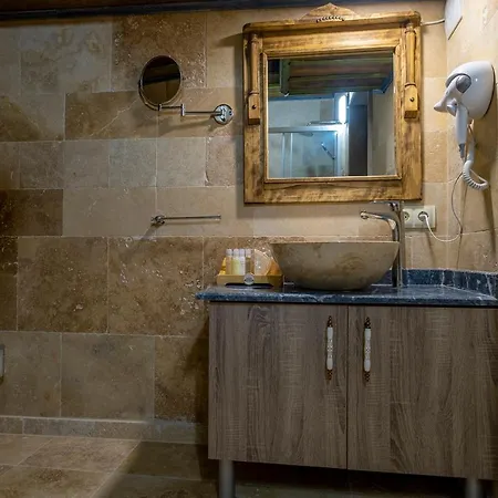 Отель Underground Cave